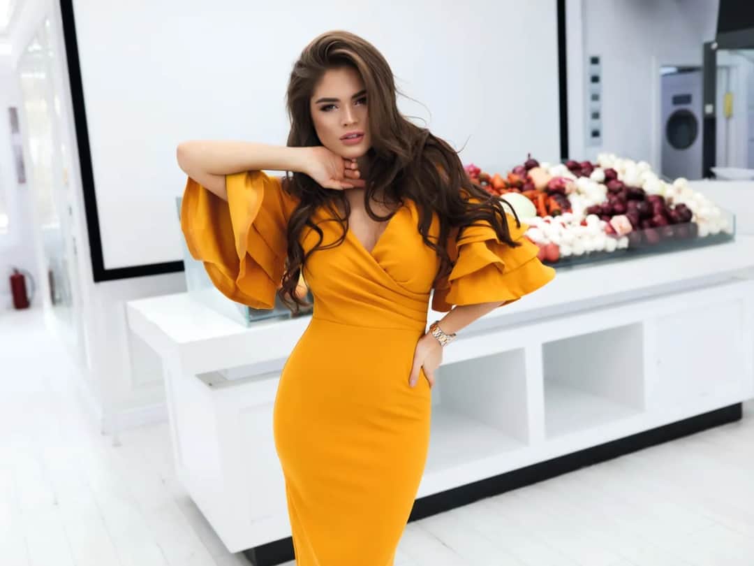 Elegancki komplet damski na wesele: Jakie są trendy?