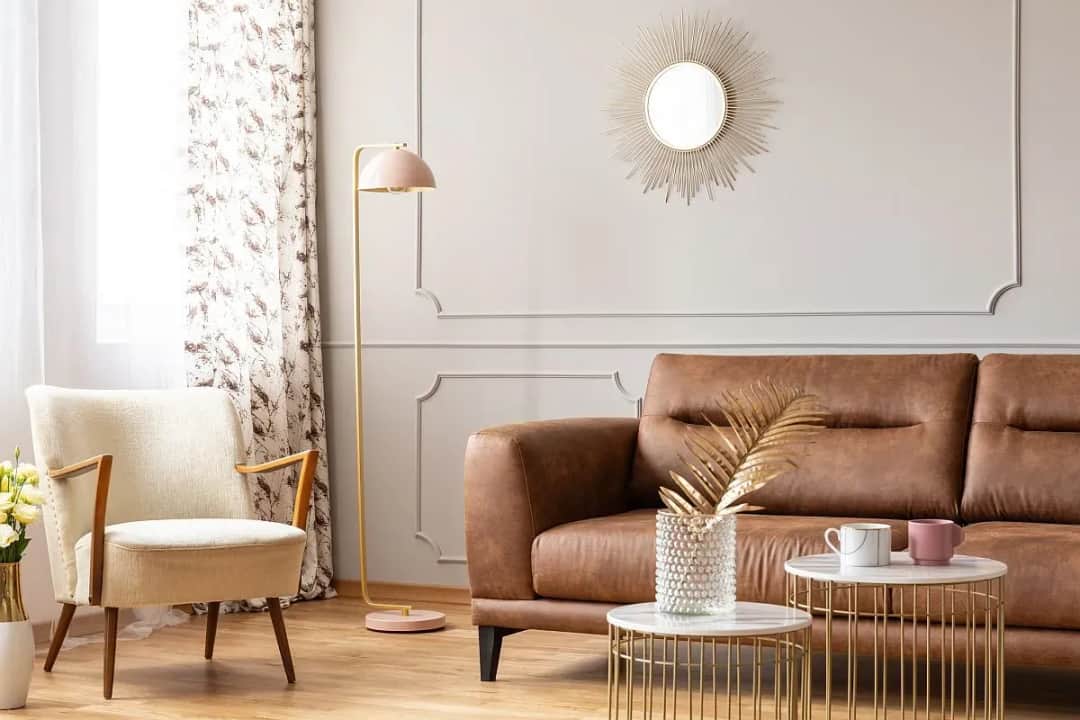 Miodowe stylizacje: Magiczny świat złotych barw w modzie i wnętrzach