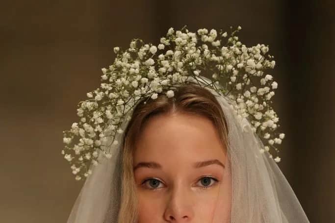 Fryzury ślubne z welonem – jak wybrać idealną dla siebie?