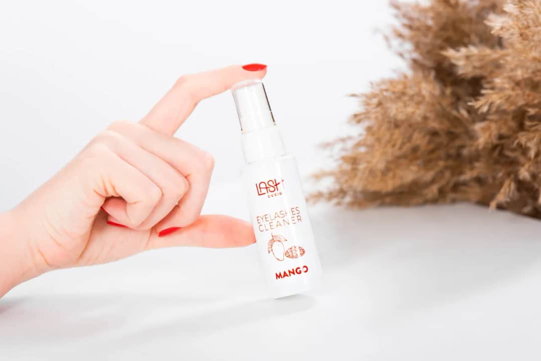 Dlaczego stosowanie cleanera do rzęs jest tak ważne?