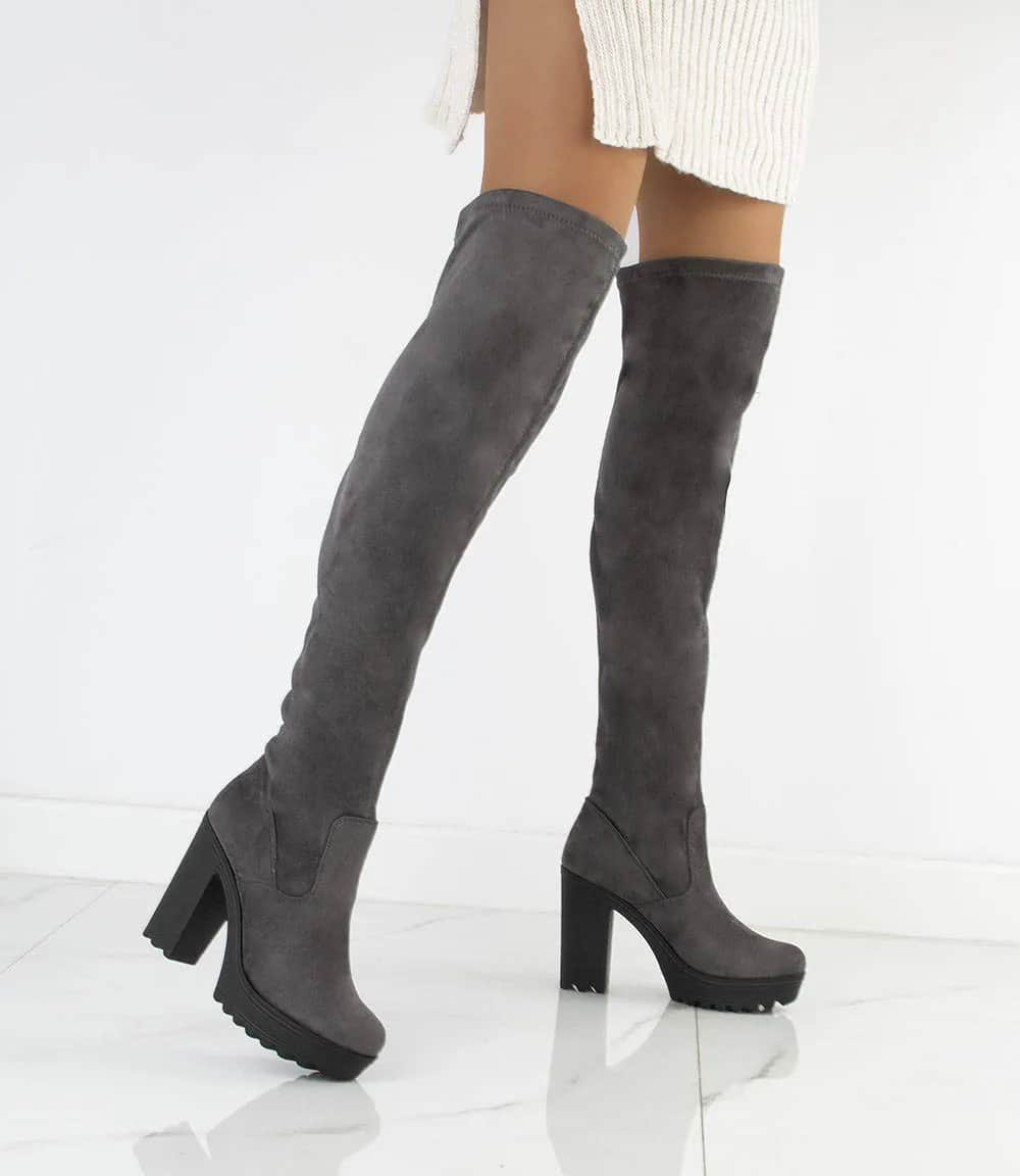 Szare kozaki zamszowe: modne stylizacje, które zachwycą każdego Szare kozaki zamszowe: modne stylizacje, które zachwycą każdego